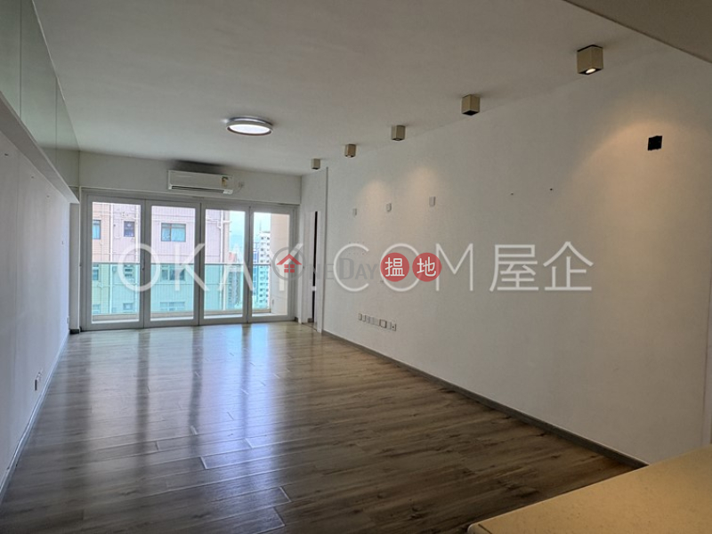Elegant 3 bedroom with balcony | For Sale | King\'s Garden 健園 Sales Listings