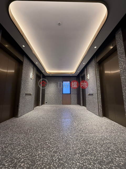 Last chance last chance last chance, 83 Wing Hong Street 永康街83號 | Cheung Sha Wan (HAPPY-0797518223)_0
