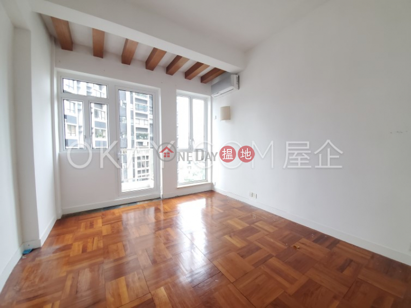 Nicely kept 3 bedroom with balcony & parking | For Sale | Pak Fai Mansion 百輝大廈 Sales Listings