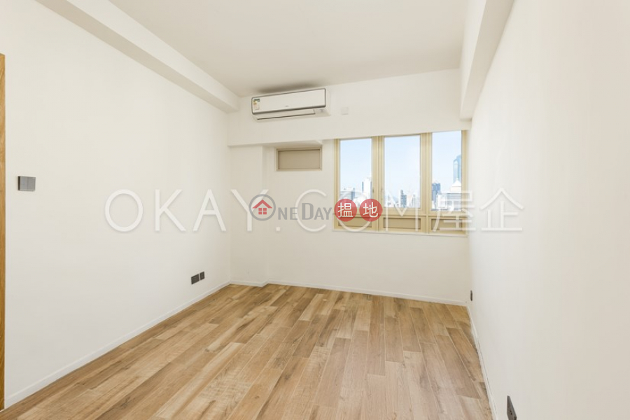 Lovely 1 bedroom in Mid-levels Central | Rental | St. Joan Court 勝宗大廈 Rental Listings