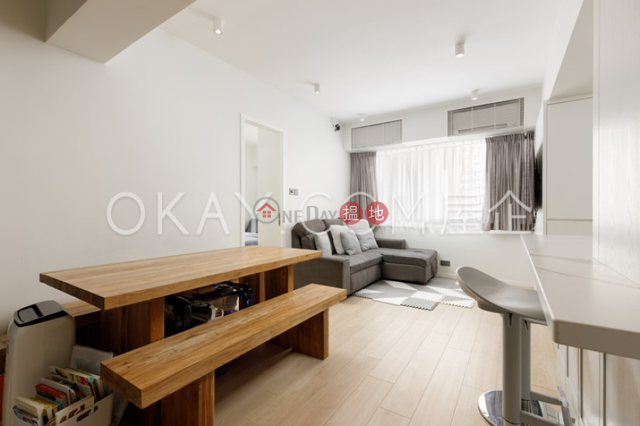 Nicely kept 2 bedroom in Wan Chai | Rental | Yue King Building 愉景樓 Rental Listings