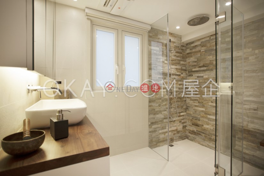 HK$ 11.3M, Piu Chun Building | Western District | Elegant 1 bedroom with balcony | For Sale