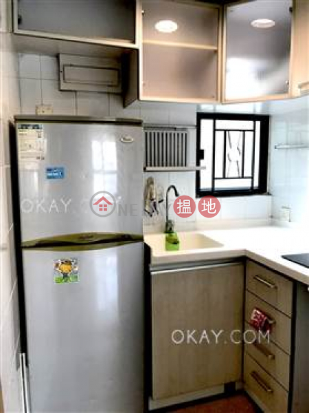 Generous 2 bedroom in Sheung Wan | Rental | Caine Tower 景怡居 Rental Listings