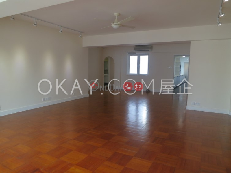 Efficient 3 bed on high floor with rooftop & parking | Rental | Alpine Court 嘉賢大廈 Rental Listings
