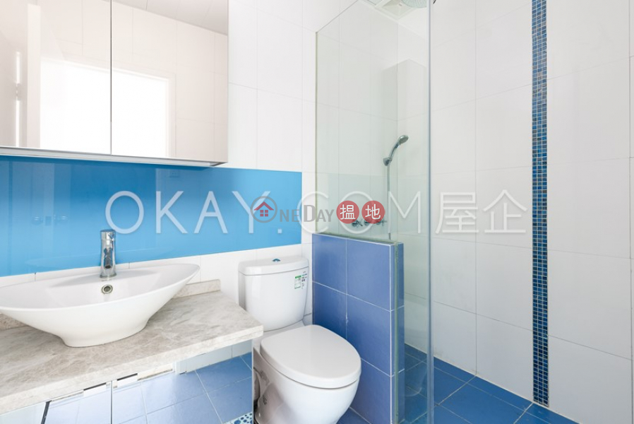 HK$ 31.8M | Hong Hay Villa, Sai Kung Nicely kept house with parking | For Sale