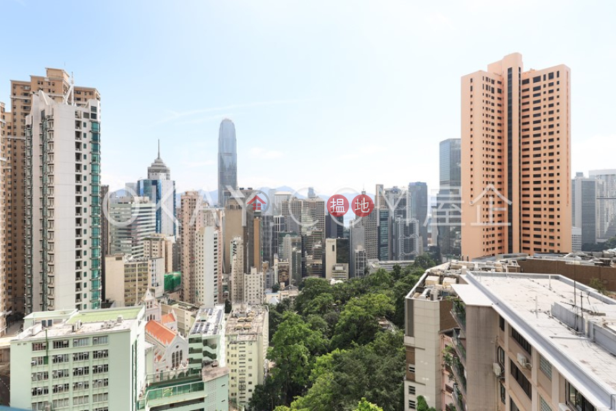 3房3廁,實用率高,極高層,連車位翠峰園A-F座出租單位|翠峰園A-F座(Pine Court Block A-F)出租樓盤 (OKAY-R29678)