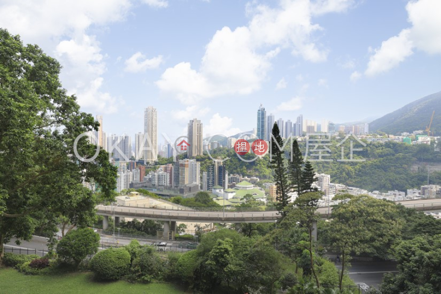 Luxurious 4 bedroom with parking | For Sale | Woodland Heights 怡園 Sales Listings