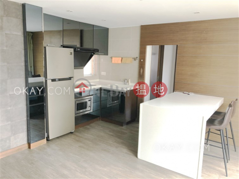 Generous 2 bedroom in Tai Hang | Rental, Gold King Mansion 高景大廈 | Wan Chai District (OKAY-R130390)_0