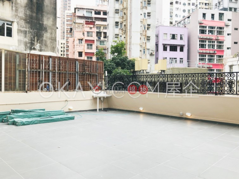 HK$ 26,000/ month | Lai Sing Building Wan Chai District Luxurious 1 bedroom with terrace | Rental