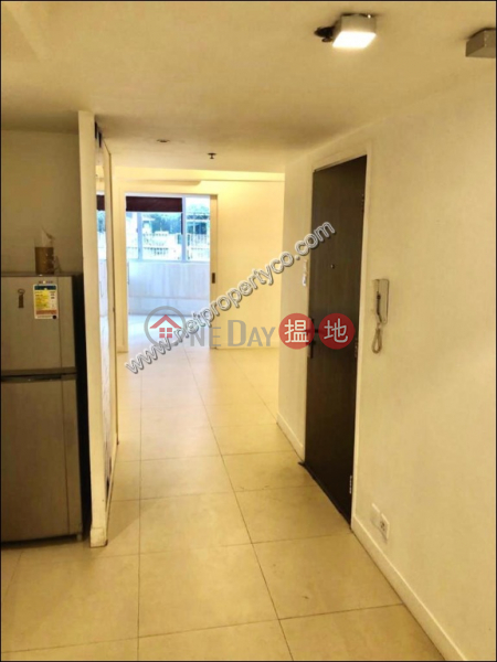 HK$ 24,000/ 月蘇杭街103-105號西區-Conveniently Located in Sheung Wan Apartment
