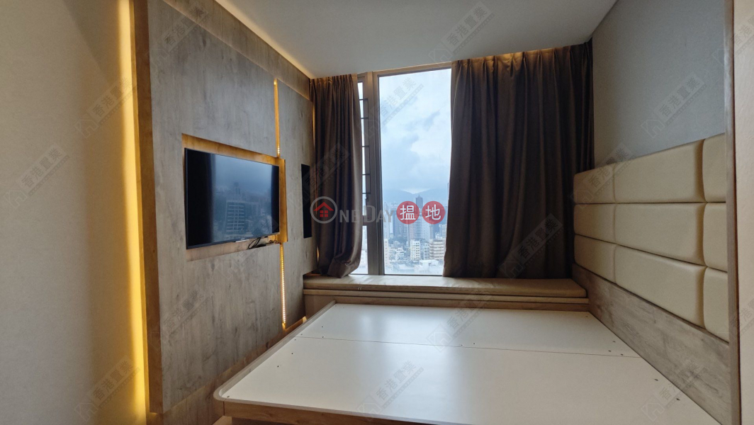 Three bedrooms and one apartment in GRAND AUSTIN | 9 Austin Road West | Yau Tsim Mong, Hong Kong Sales, HK$ 27M