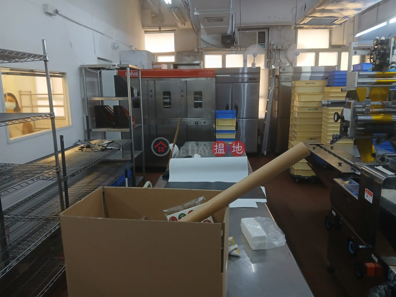 HK$ 33,000/ 月華豐工業中心葵青-葵芳專業食物牌照工場筍盤推介！地鐵上蓋 黃金地段 極罕大電 牌照齊全 即租即用！
