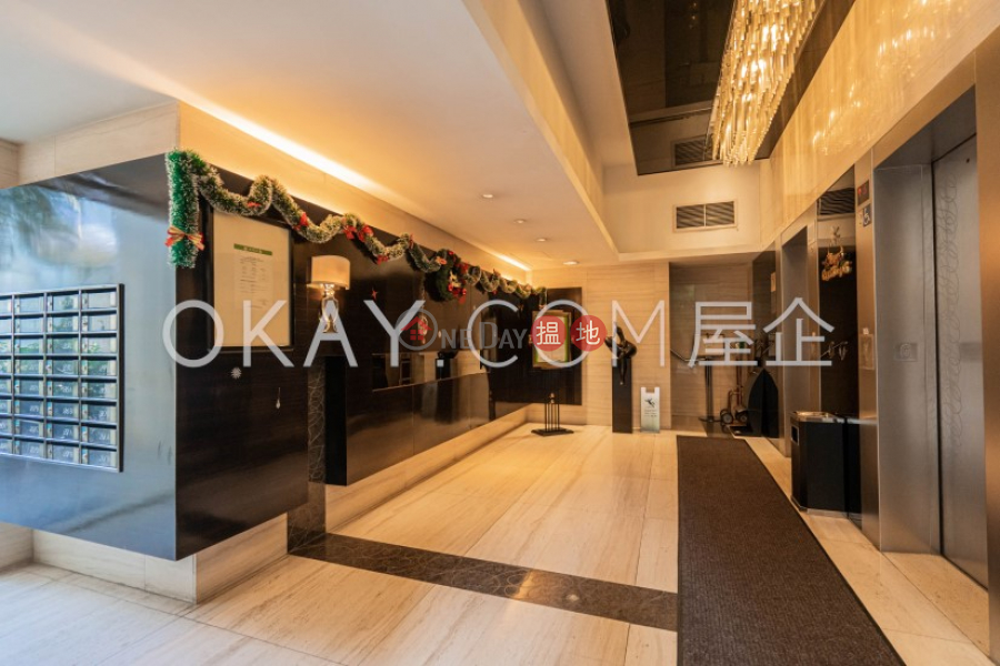 HK$ 30,000/ month | Centre Place Western District Gorgeous 3 bedroom with balcony | Rental