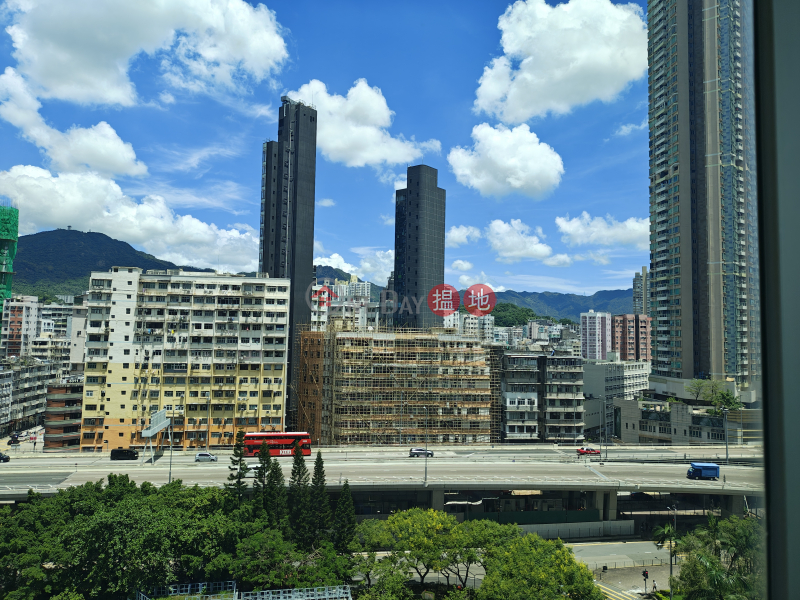 Three bedrooms, nice view, renovated, ready to move in | Tower 4 Phase 1 Metro Harbour View 港灣豪庭1期4座 Rental Listings