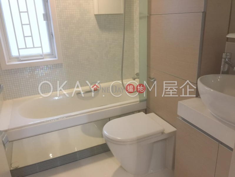 Elegant 3 bedroom in Sheung Wan | Rental, Centrestage 聚賢居 Rental Listings | Central District (OKAY-R2013)
