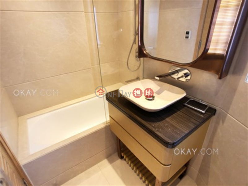 Lovely 3 bedroom with balcony | Rental | 37 Cadogan Street | Western District | Hong Kong, Rental HK$ 32,000/ month