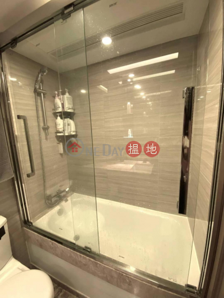 Property Search Hong Kong | OneDay | Residential Sales Listings | [Bamboo Pan ￼Recommendation] New World 8th-year building ￼Two bedrooms ￼Rooftop