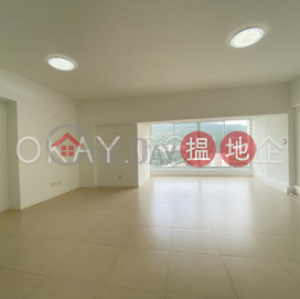 Lovely 3 bedroom with parking | For Sale