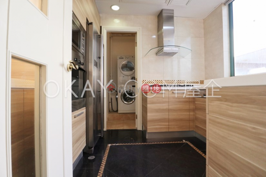 HK$ 100,000/ month | Phase 1 Regalia Bay | Southern District, Stylish house with rooftop, balcony | Rental