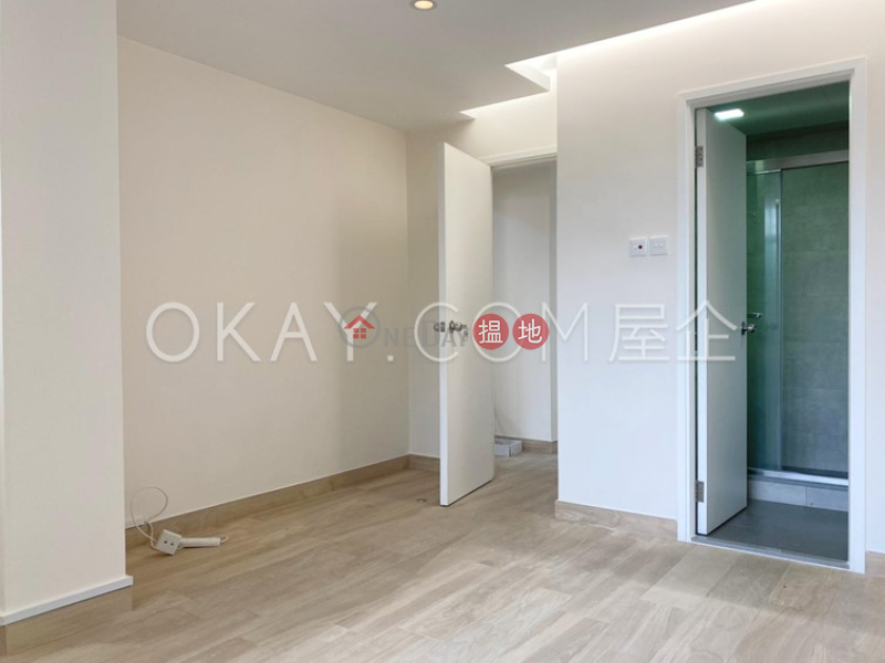 HK$ 39,000/ month, PEARL COURT Kowloon City | Charming 3 bedroom with balcony & parking | Rental