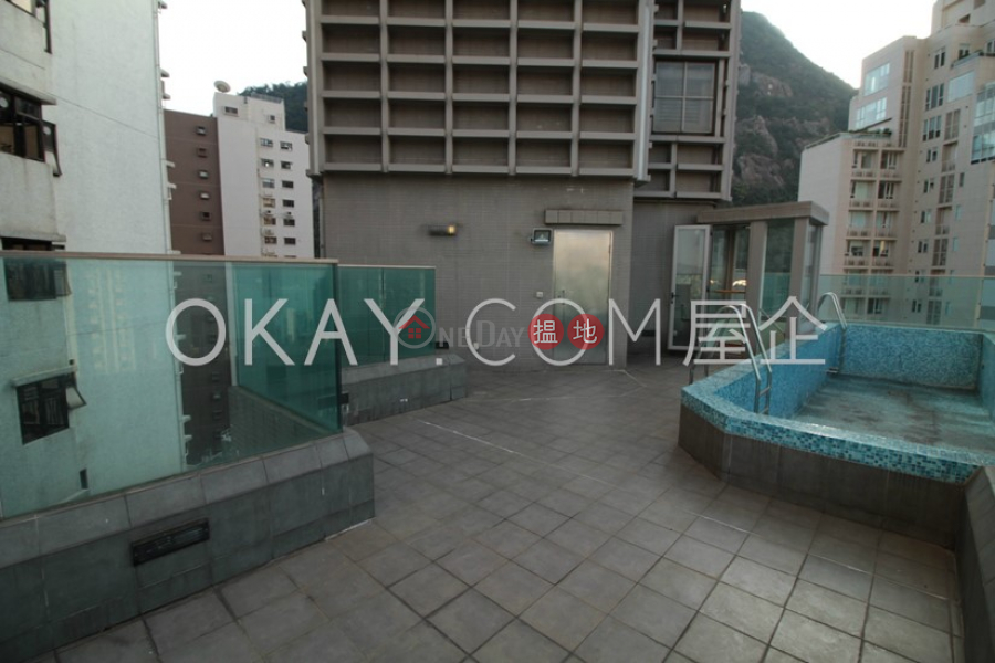 HK$ 45,000/ month The Icon, Western District Tasteful high floor with sea views & rooftop | Rental