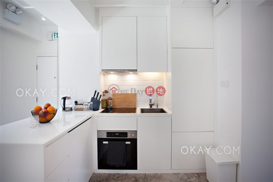 Charming 1 bedroom on high floor | For Sale | Yick Fung Building 億豐大廈 Sales Listings