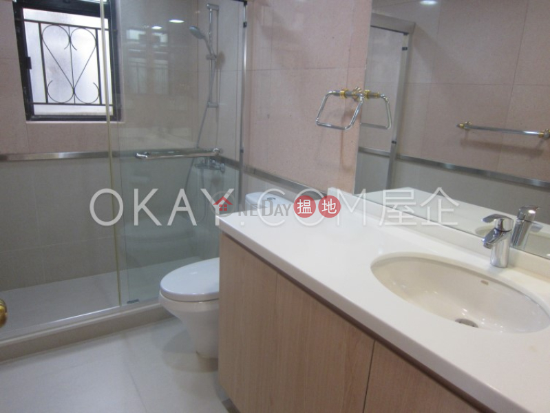 Lovely 3 bedroom on high floor with sea views & parking | Rental | Block 11 Casa Bella 銀海山莊 11座 Rental Listings