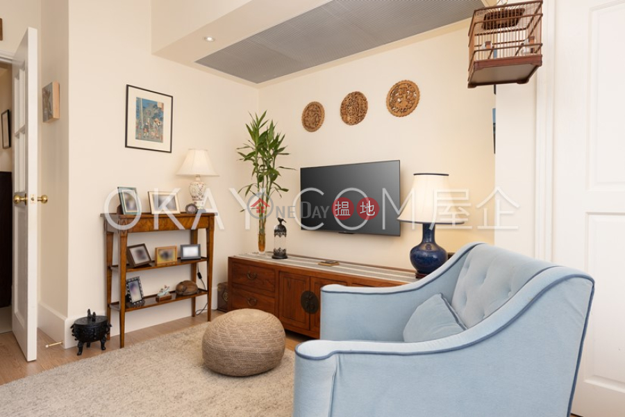 HK$ 9M, Mandarin Court Central District, Popular 1 bedroom on high floor with rooftop | For Sale