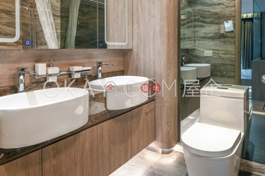 HK$ 79.8M, Convention Plaza Apartments | Wan Chai District | Rare 3 bedroom on high floor with sea views | For Sale
