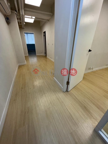 Property Search Hong Kong | OneDay | Industrial, Rental Listings | Lai Chi Kok Sing Shun Centre: Office Decoration With Rooms And The Unit Is Close To The Mtr