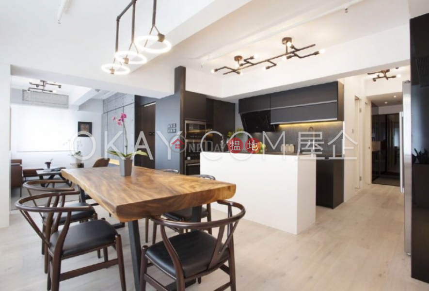 Luxurious 2 bedroom in Sheung Wan | Rental | Central Mansion 中央大廈 Rental Listings
