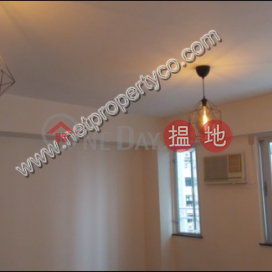 Big unit with balcony for rent in Mid-Level Central | Garfield Mansion 嘉輝大廈 _0