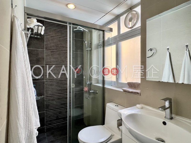 Intimate 1 bedroom on high floor with rooftop | For Sale | Tai Hing House 大興樓 Sales Listings