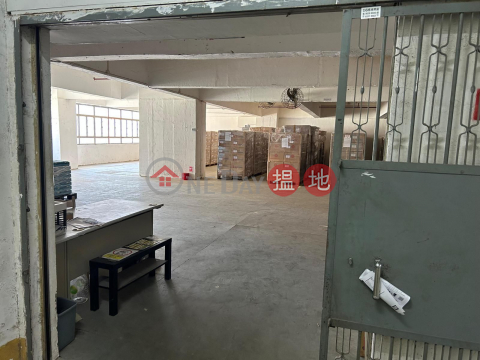 Kwai Chung Huaji Industrial Building Rarely connected units for rent. Flat warehouse. There is an internal toilet. Xun | Vigor Industrial Building 華基工業大廈 _0
