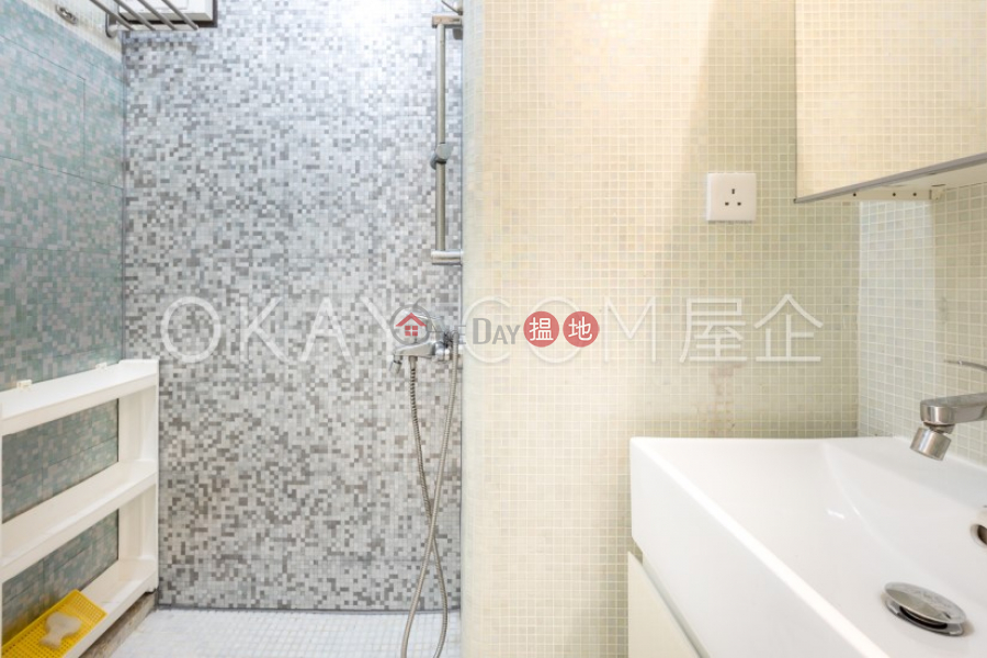 Popular 3 bedroom with balcony & parking | For Sale | Hawthorn Garden 荷塘苑 Sales Listings