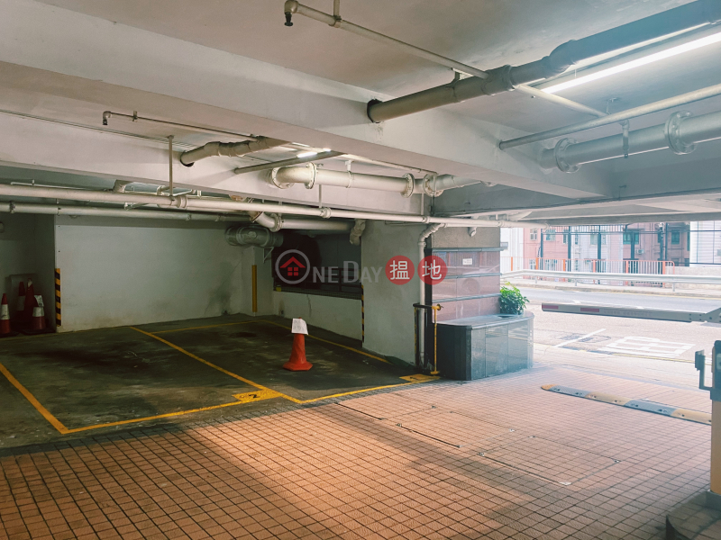 HK$ 3,800/ month, Blessings Garden | Western District, G/F, Indoor Carpark Space Blessings Garden - 95 Robinson Road (Rent: $3800, Buy: $3M)