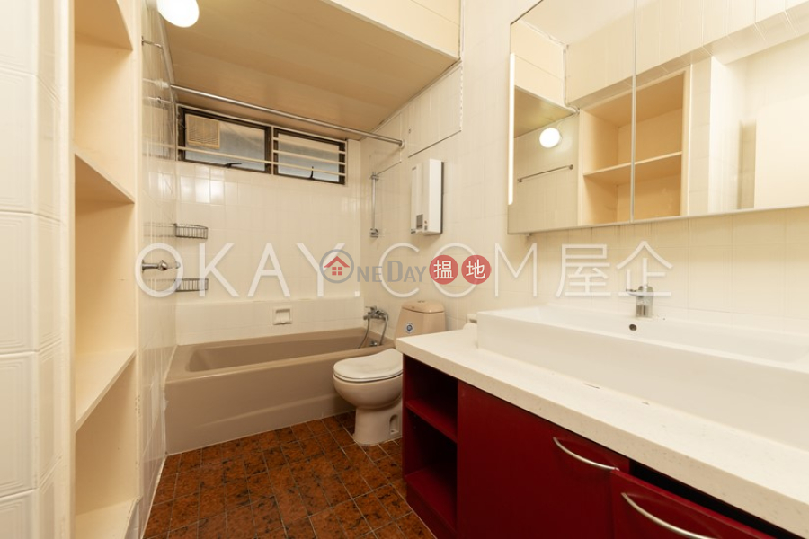 3房2廁,實用率高,連車位碧林大廈出租單位|碧林大廈(POKFULAM MANSION)出租樓盤 (OKAY-R291872)