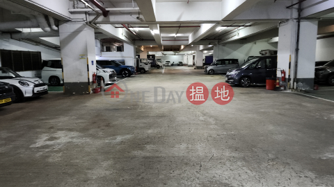 Indoor covered parking space, Nan Fung Industrial City 南豐工業城 | Tuen Mun (JOHNN-3096855873)_0