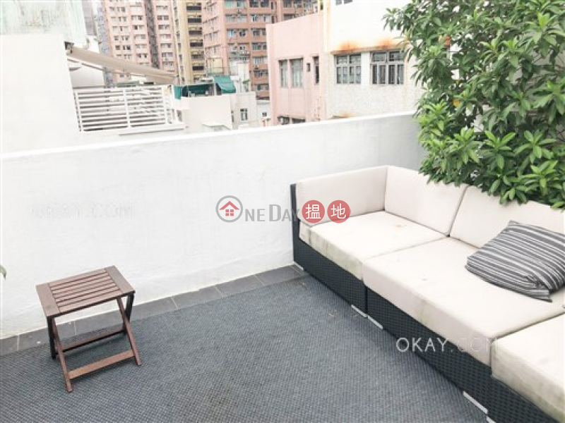 HK$ 8M, 12 Tai Ping Shan Street | Central District | Practical studio on high floor with rooftop | For Sale