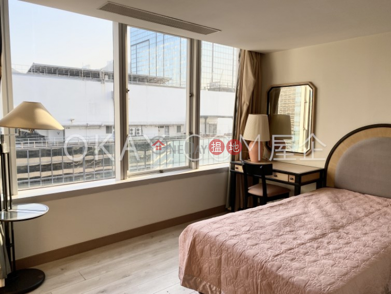 Charming 2 bedroom on high floor | Rental | Convention Plaza Apartments 會展中心會景閣 Rental Listings
