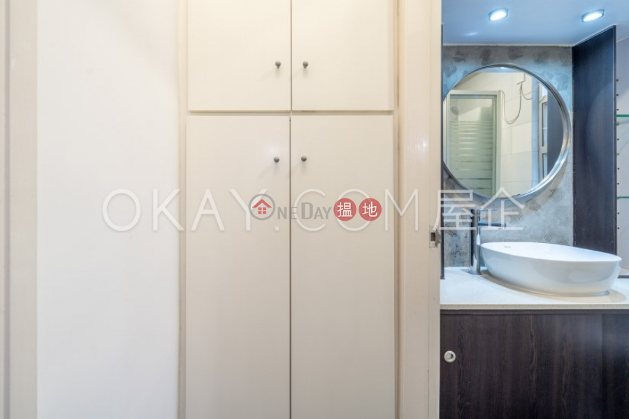 HK$ 9.8M | All Fit Garden Western District Charming 1 bedroom in Mid-levels West | For Sale