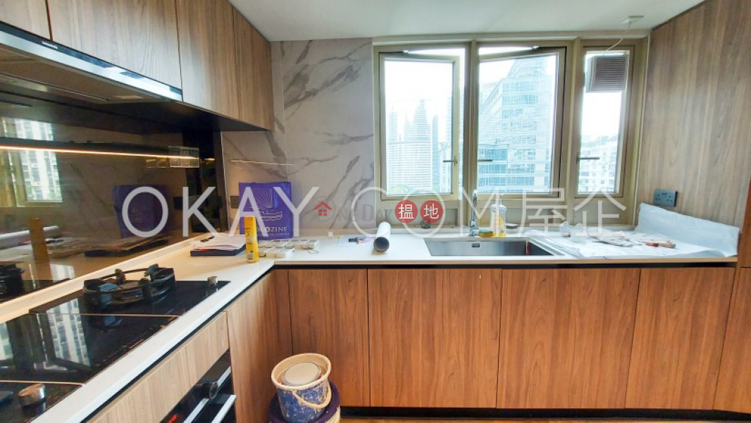 Gorgeous 3 bedroom with balcony | Rental, St. Joan Court 勝宗大廈 Rental Listings | Central District (OKAY-R22383)