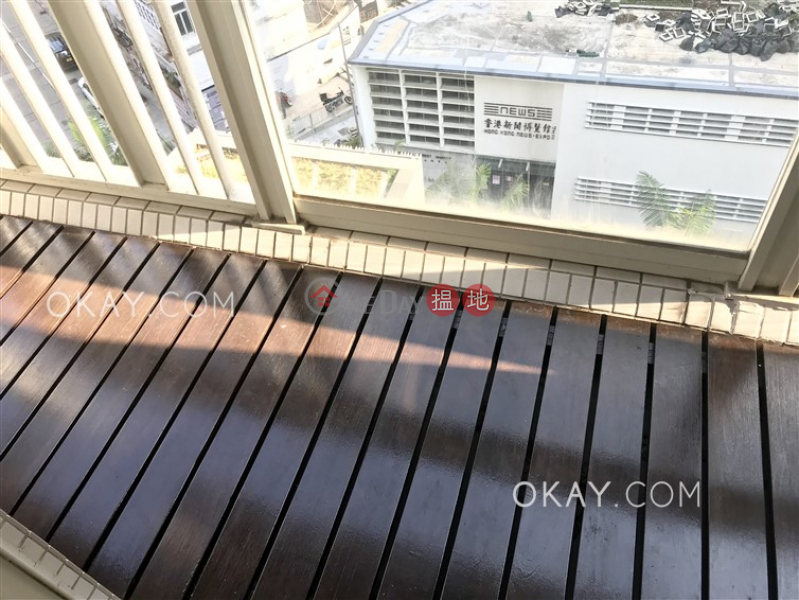 HK$ 26,000/ month | Centrestage | Central District Intimate 2 bedroom with balcony | Rental