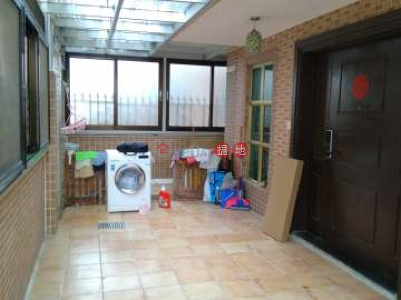 HK$ 31,000/ month Lo Tsz Tin Tsuen, Tai Po District Taipo 4 suites house with parking