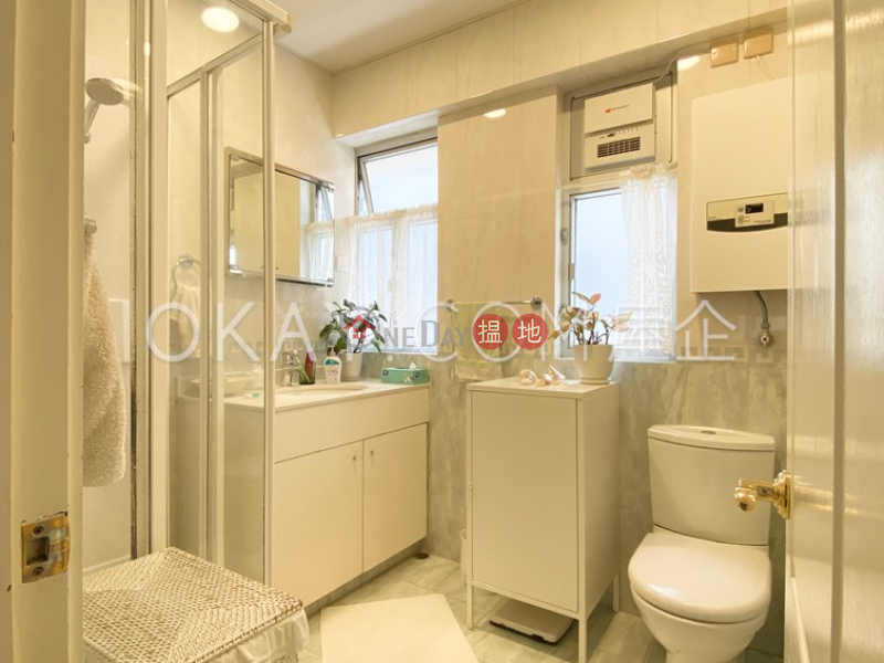 HK$ 11.34M Chong Yuen, Western District, Tasteful penthouse with rooftop, balcony | For Sale