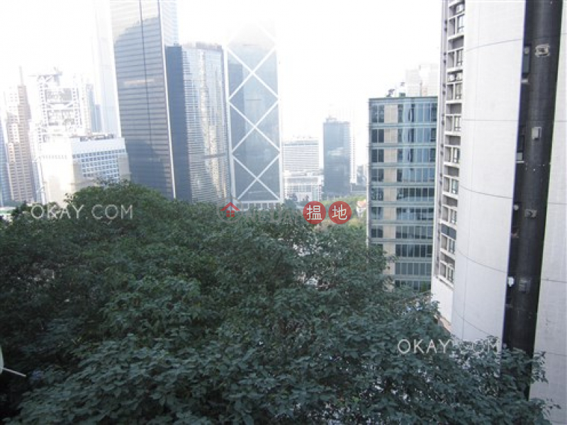 HK$ 55,000/ 月百輝大廈-中區3房2廁,實用率高,極高層,露台《百輝大廈出租單位》