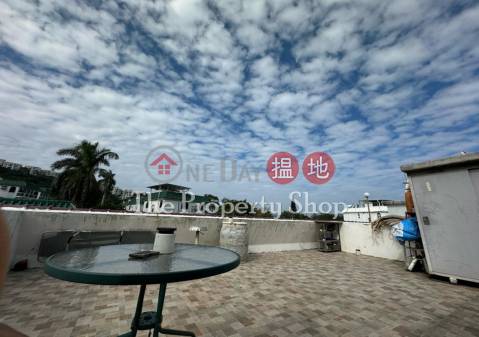 2/f Apartment with Roof Terrace, Sheung Sze Wan Village 相思灣村 | Sai Kung (CWB2818)_0