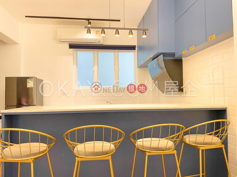 Popular 2 bedroom in Mid-levels West | Rental | Ping On Mansion 平安大廈 Rental Listings