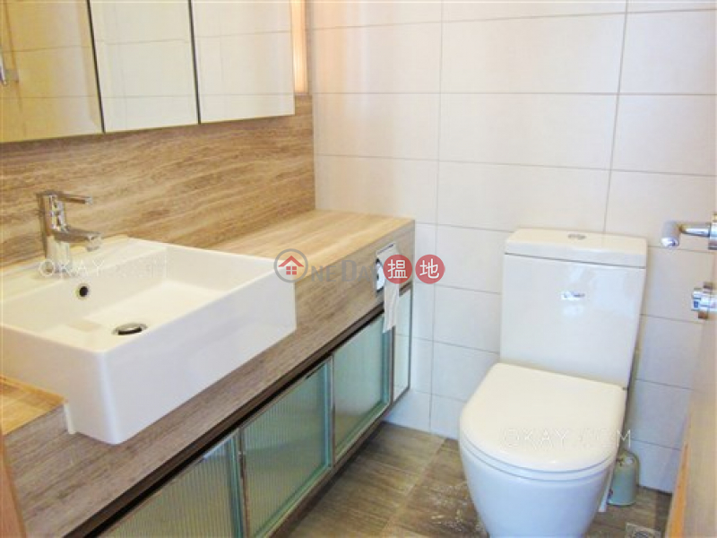 HK$ 11.5M | Greenery Crest, Block 2 Cheung Chau, Elegant 2 bedroom with balcony | For Sale