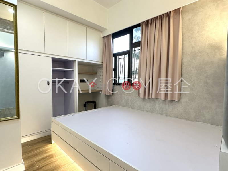 HK$ 30,000/ month | Fung Shing Building | Western District | Intimate 3 bedroom with terrace | Rental